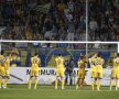 Chiar daca au fost sustinuti de un stadion arhiplin, "lupii galbeni" au iesit de pe teren cu coada plecata, invinsi de Dinamo cu 5-1