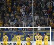 Chiar daca au fost sustinuti de un stadion arhiplin, "lupii galbeni" au iesit de pe teren cu coada plecata, invinsi de Dinamo cu 5-1