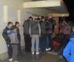 Colegii baschetbalistului american s-au strîns la sala de antrenament şi au aprins lumînări