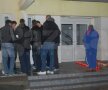 Colegii baschetbalistului american s-au strîns la sala de antrenament şi au aprins lumînări