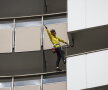 Alain Robert a părut foarte relaxat pe durata escaladării hotelului Intercontinental