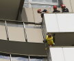 Incredibil chiar şi pentru "Spiderman". Alain Robert a escaladat hotelul Intercontinental în doar 15 minute!