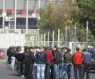 Suporterii Stelei şi Rapidului au făcut coadă la casele de bilete
