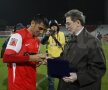 Dănciulescu a fost premiat de Cornel Dinu pentru cele 200 de goluri reuşite în campionatul intern
