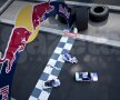 2 români merg la fabrica Red Bull Racing de la Milton Keys!