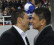 Înainte de meci, Ilie Stan și Răzvan Lucescu s-au salutat cordial și
s-au îmbrățișat