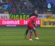 VIDEO. S-A DECIS: meciul e suspendat DEFINITIV! Steliştii l-au jucat în picioare pe huliganul care l-a lovit pe Galamaz. Stanca şi Martinovici eliminaţi