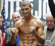 Lucian Bute a trecut cu bine de cîntarul oficial înaintea duelului cu Johnson foto: reuters