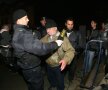 Suporterii lui Dinamo au fost supuşi unui control riguros înainte de a intra pe stadionul CFR-ului. Foto: Lorand Vakarcs