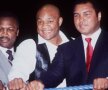 Joe Frasier, George Foreman şi Cassius Clay, trei dintre cei mai mari boxeri ai lumii la categoria "grea", făceau meciuri memorabile  în anii 70. Foto: corriere dello sport