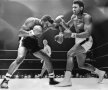 Ali (dreapta) îl spulberă pe Floyd Patterson în 1965: knock-out tehnic în runda a 12-a. Foto: Guliver/GettyImages