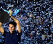 Roger Federer cu Trofeul Campionilor
