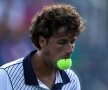 Robin Haase, încercînd să mănînce o minge.