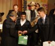 Ionel Dănciulescu a ridicat premiul lui Bălgrădean. Gala "Sărbătoarea fotbalului profesionist", organizată de FRF şi de LPF FOTO: Alex Nicodim