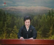 După ce crainica TV a anunțat moartea lui Kim, în toată Coreea
de Nord s-a declanșat isteria generală. Plînsete la unison, jelanii organizate, doliu peste tot