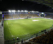 Parfum de glorie
Noul stadion al Ploieştiului, tot "Ilie Oană", ca şi vechiul, a avut la inaugurare un meci între Generaţia de Aur şi Gloriile Petrolului. Şi 16.000 de locuri ocupate Foto: Alex Nicodim
