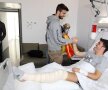 David Villa a fost vizitat la spital de colegii săi de la Barcelona, Puyol, Pique, Fabregas şi Fontas