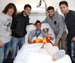 David Villa a fost vizitat la spital de colegii săi de la Barcelona, Puyol, Pique, Fabregas şi Fontas