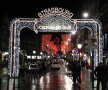 Intrarea în Place Kleber, granița centrului istoric al orașului. Strasbourg, capitala Crăciunului, stă scris cu beculețe colorate. Și nu e deloc o păcăleală