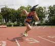 FIȚI GATA, START! Andreea Ogrăzeanu, prima româncă medaliată cu aur într-o probă de sprint, la CE de tineret, țîșnește din blocstart ca un arc. FOTO Raed Krishan