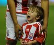 Una din escortele jucătorilor de la Stoke a plîns chiar pe teren, înainte de Stoke City - Aston Villa 0-0 (foto: Getty)