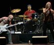 FOTO Abramovici îi fură pe Red Hot Chili Peppers înainte de concertul din România