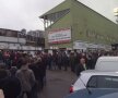Suporterii se îngrămădesc să vadă meciuri, deşi este vorba de liga a cincea sau a şasea