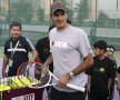 Roger Federer a jucat tenis cu copiii de la o clinică din Doha foto: reuters