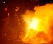 Proteste violente în Capitală! Manifestanţii au provocat incendii în Piaţa Unirii