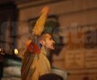 Peste 1.000 de fani s-au adunat în Piaţa Universităţii