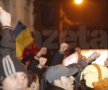 Peste 1.000 de fani s-au adunat în Piaţa Universităţii