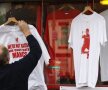 "DOAR ÎI URÎM". Mesajul fanilor lui Liverpool pentru marii lor rivali: "Nu sîntem rasişti, doar îi urîm pe cei din Manchester". Foto: Reuters