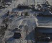 Un pod de zăpadă peste șine face imposibilă trecerea trenurilor. FOTO Cristi Preda