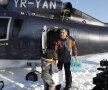 Pilotul Octavian Pița a adus cu el apă și alimente pentru copiii din Făurei FOTO Cristi Preda