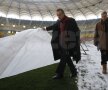 Gigi Becali a inspectat gazonul de pe Arena Naţională