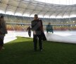 Gigi Becali a inspectat gazonul de pe Arena Naţională