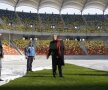 Gigi Becali a inspectat gazonul de pe Arena Naţională
