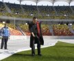 Gigi Becali a inspectat gazonul de pe Arena Naţională