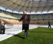 Gigi Becali a inspectat gazonul de pe Arena Naţională