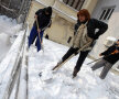 GALERIE FOTO Heirup prin zăpadă! » Rugbiştii şi baschetbaliştii au ajutat la deszăpezirea Bucureştiului