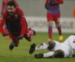 FOTO Ola John, "Regele Balonului" » Steaua a pierdut meciul tur cu Twente, 0-1
