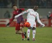 FOTO Ola John, "Regele Balonului" » Steaua a pierdut meciul tur cu Twente, 0-1