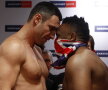 Extrovertitul boxer englez Dereck Chisora i-a dat o palmă zdravănă lui Vitali Klitschko, la cîntarul oficial foto: reuters