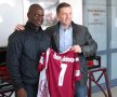 Imagini cu Ben Johnson în vizită la CFR Cluj (foto: Facebook Fotbal Club CFR 1907 CLUJ-NAPOCA)