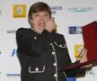 La ceremonia de ieri, şefa Direcţiei de Sport din Constanţa, 59 ani, a izbucnit într-un hohot de plîns. A adunat în lacrimi emoţia celor 27 de ani munciţi în administraţia sportivă Foto: Cristi Preda