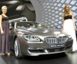 Premiera mondială BMW Seria 6 Gran Coupé este unul din punctele de atracţie ale Salonului de la Geneva. Este primul coupé cu patru uşi creat de BMW şi reprezintă simbolul plăcerii exclusive a condusului în clasa de lux. Noul model va debuta în vara acestui an, cu un preţ de pornire de 67.400 euro fără TVA pentru versiunea 640i Gran Coupe.