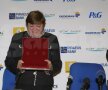 La ceremonia de ieri, şefa Direcţiei de Sport din Constanţa, 59 ani, a izbucnit într-un hohot de plîns. A adunat în lacrimi emoţia celor 27 de ani munciţi în administraţia sportivă Foto: Cristi Preda