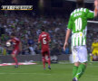 Din imagine se vede foarte clar cum Xabi Alonso lovește balonul cu mîna
