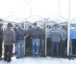 Suporterii au luat cu asalt casele de bilete de la stadionul Ghencea foto: Alex Nicodim