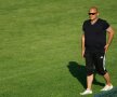 Keep walking » Mititelu s-a apucat de sport. Cu tot cu bodyguarzi :D